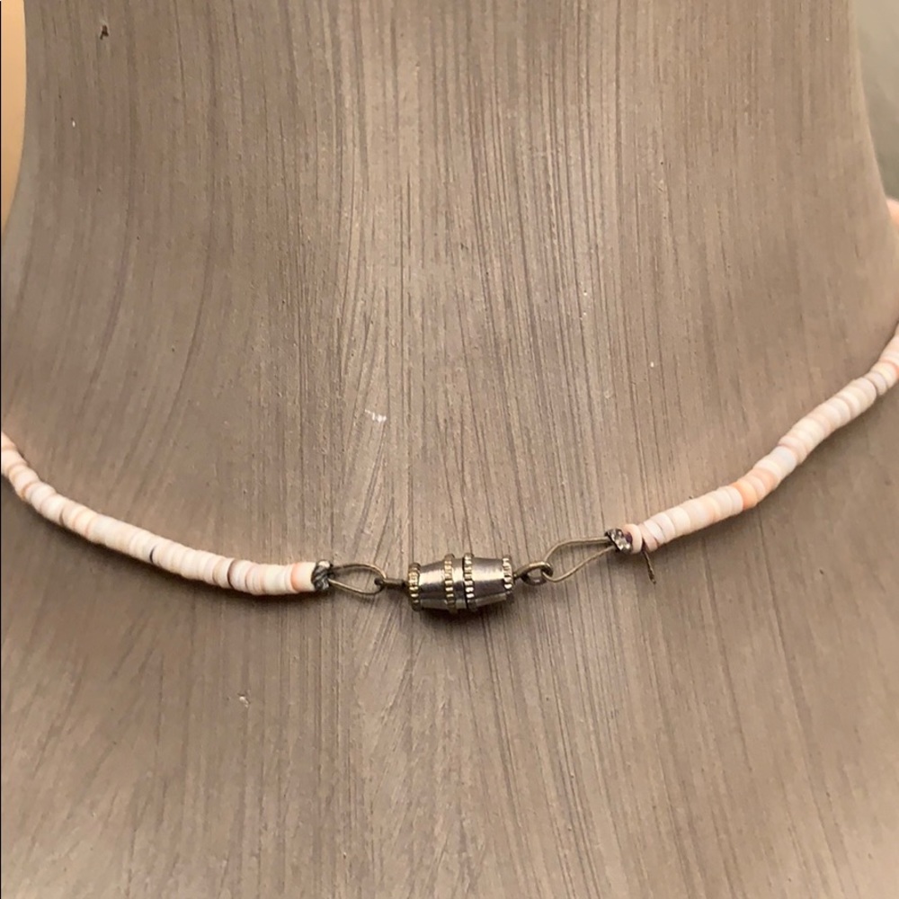 Shell necklace. - Picture 2 of 4